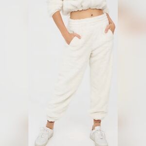 Aerie Offline Fluffy Sherpa Jogger XS White